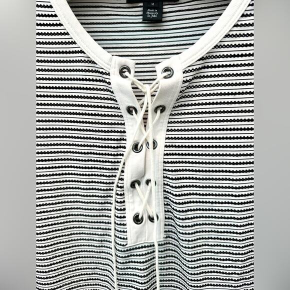 ST JOHN | Sport Black White Stripe Lace-Up Knit Top | Medium - Picture 4 of 8